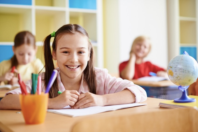 Grundschule Kinder Schülerin Schüler Montessori