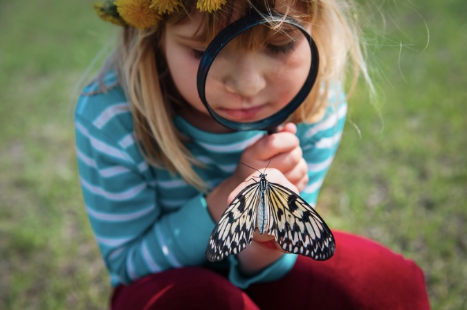 Montessori Schmetterling Kind